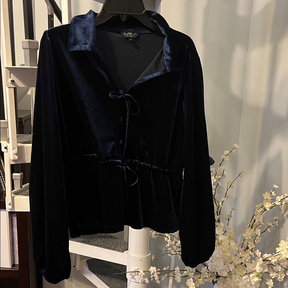 Elegant retro Navy Velvet Blouse size large buttons and bows so sweet